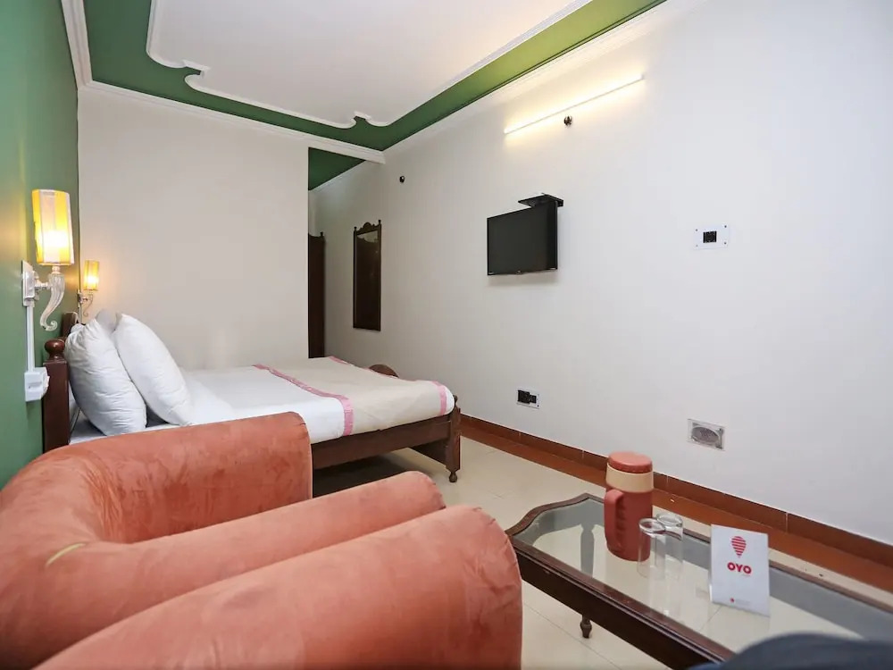 OYO Flagship 161 Highcourt Nainital
