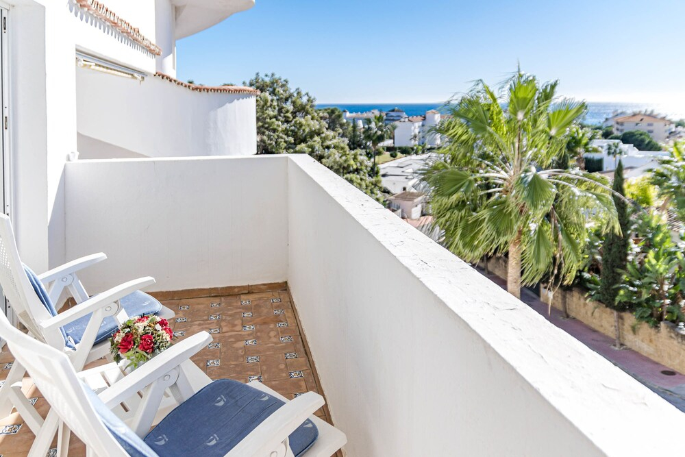 Rg325 - Great 2 Bed Apt, Close to Puerto Banus