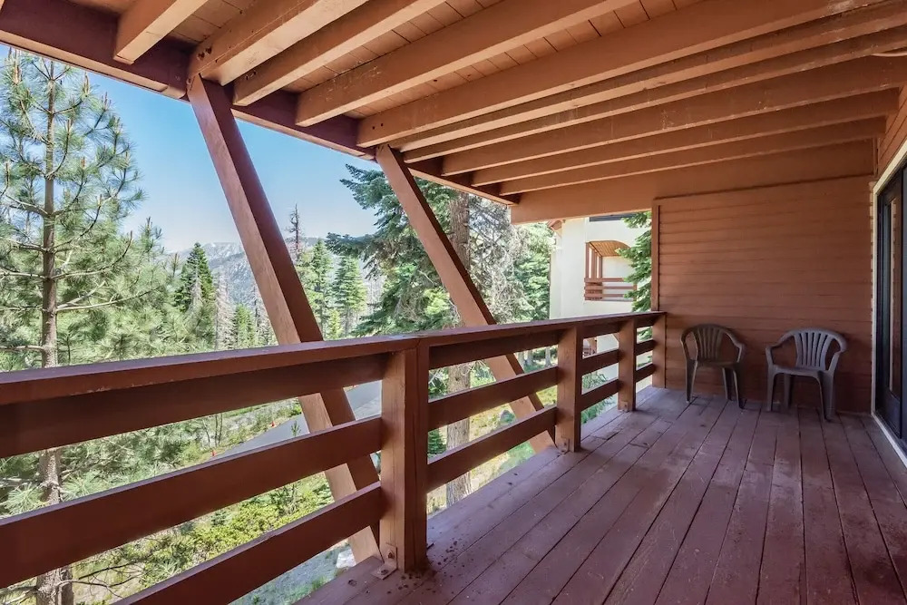 Bridges Townhome 11 Pet-Friendly Deluxe Townhome with Private Hot Tub and Stones throw to slopes by RedAwning