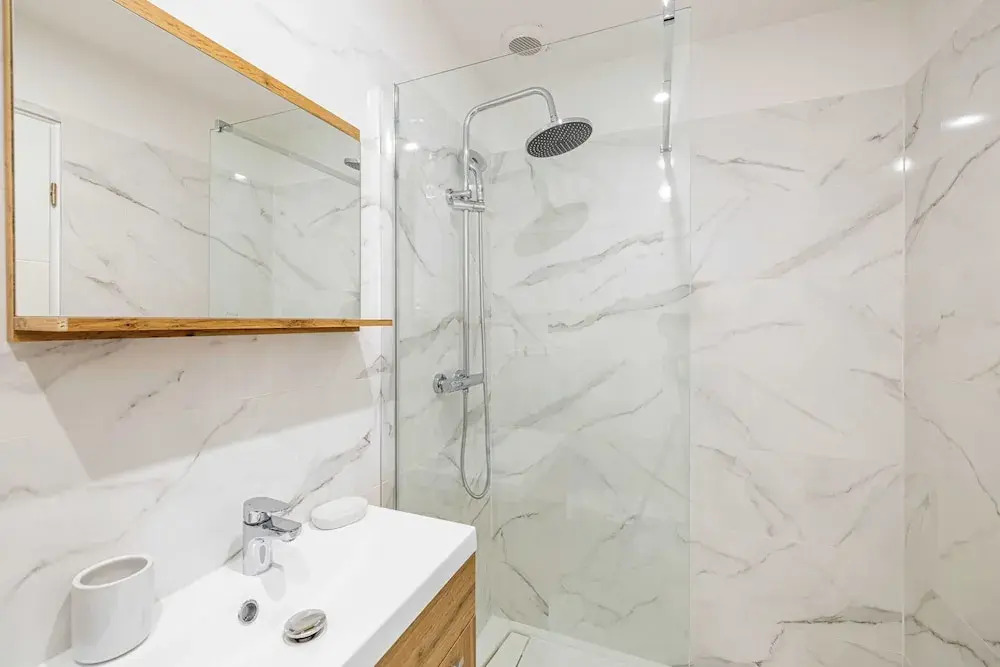 Large Renovated Studio - Bright - 1br/4p