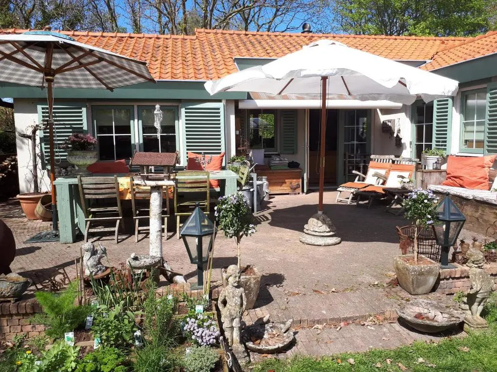 Bungalow Prinsenhof 6 - Ouddorp private garden with fenced garden near the beach - not for companies