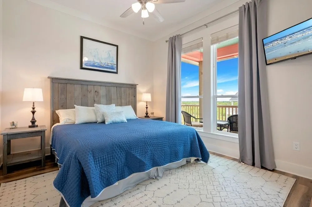 Coral Cabana 4 Bedroom Home by RedAwning