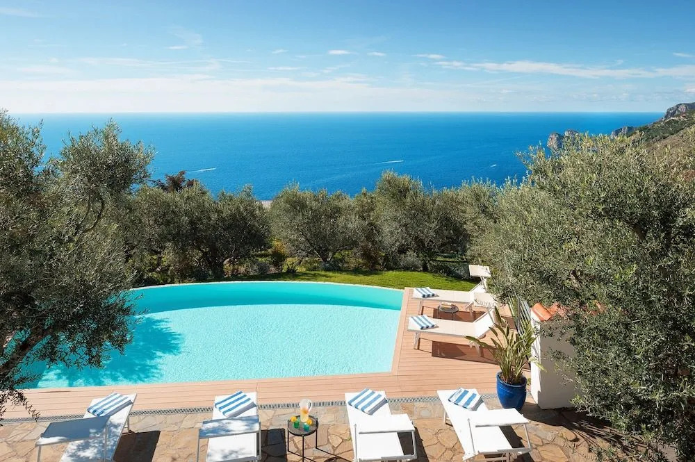 Villa Chez Piè Panoramic Views Pool and Guest Services