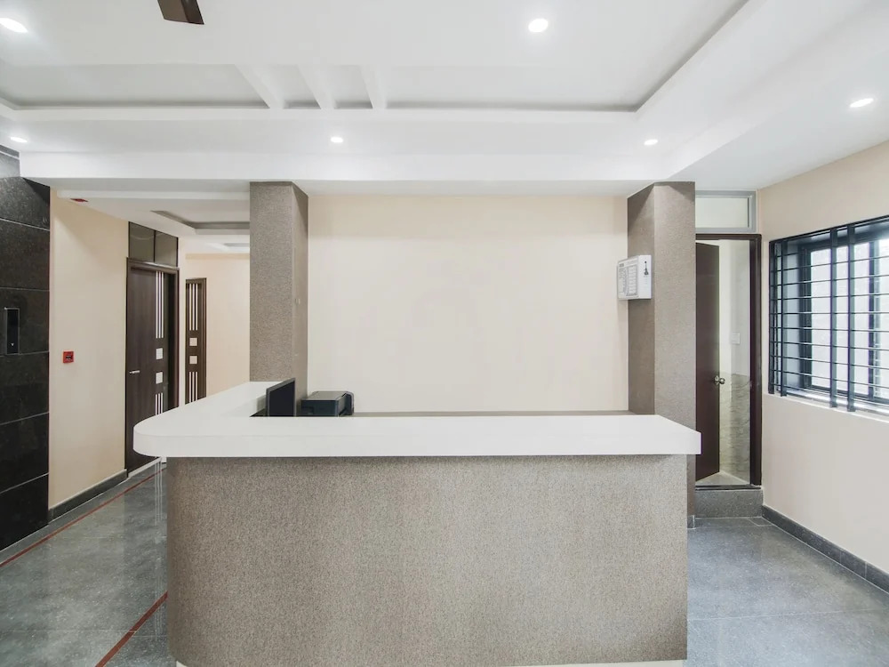 OYO 13595 VT Residency