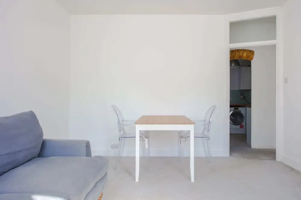 Modern & Spacious 2 Bedroom Flat Near Clapham Common
