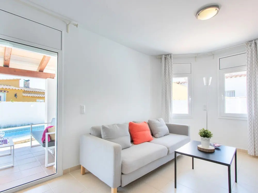 Villa in Empuriabrava With Private Pool & Mooring