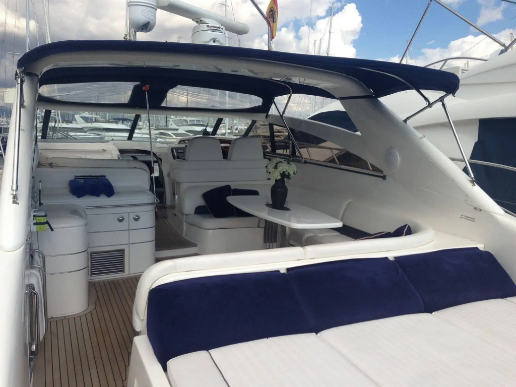 Yacht Hotels