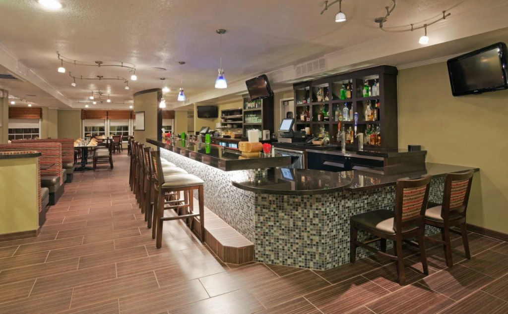 Holiday Inn & Suites San Mateo - SFO by IHG