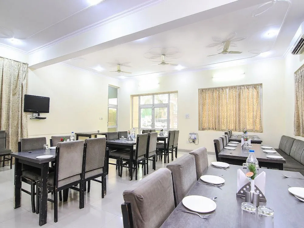 OYO 16897 Hotel Shubham Continental