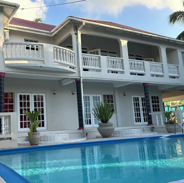 Bay Heights Escape Aparthotel