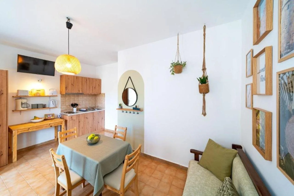 Tselios Apartments & Studios