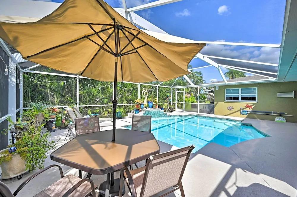 1 Mi to Dtwn: Sun-soaked Cape Coral Getaway!