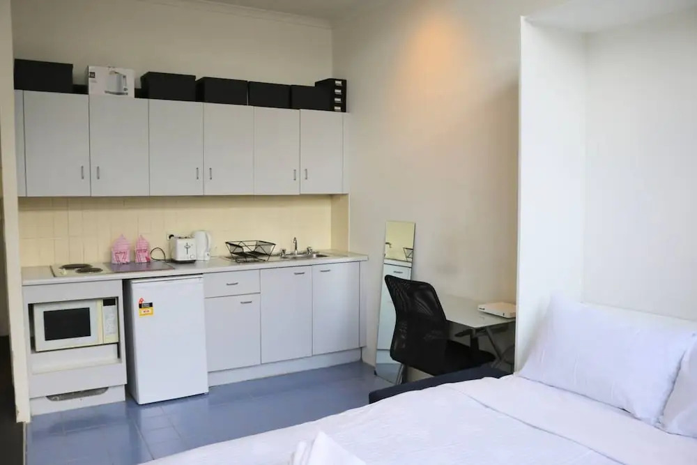 Cosy Newtown Studio Apartment With Swimming Pool
