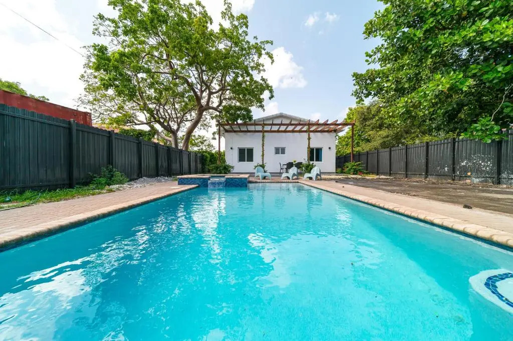 Pool Boutique Villa by the Beach 1