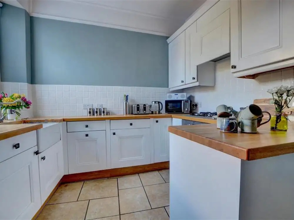 Delightful Holiday Home in Appledore With Garden