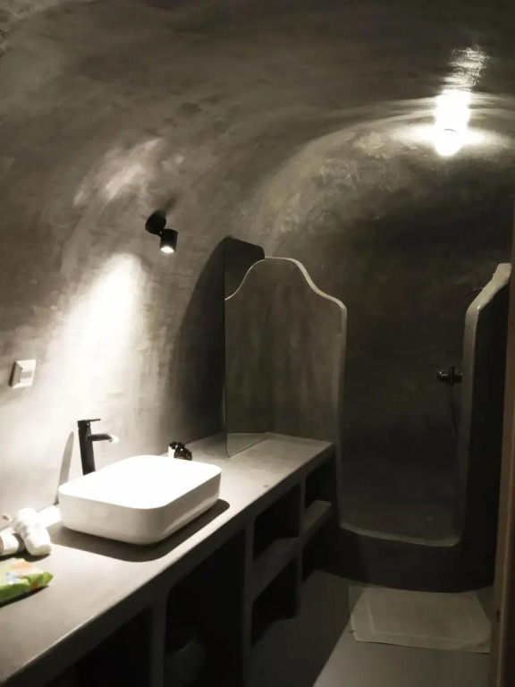1812 Caves n Mansion