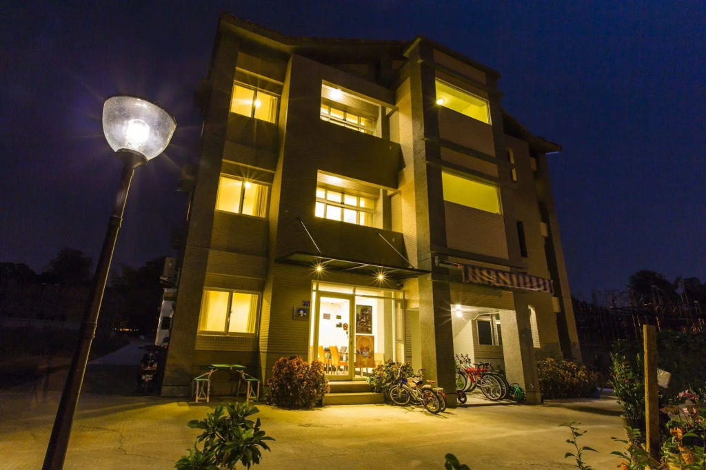 Backpacker B&B