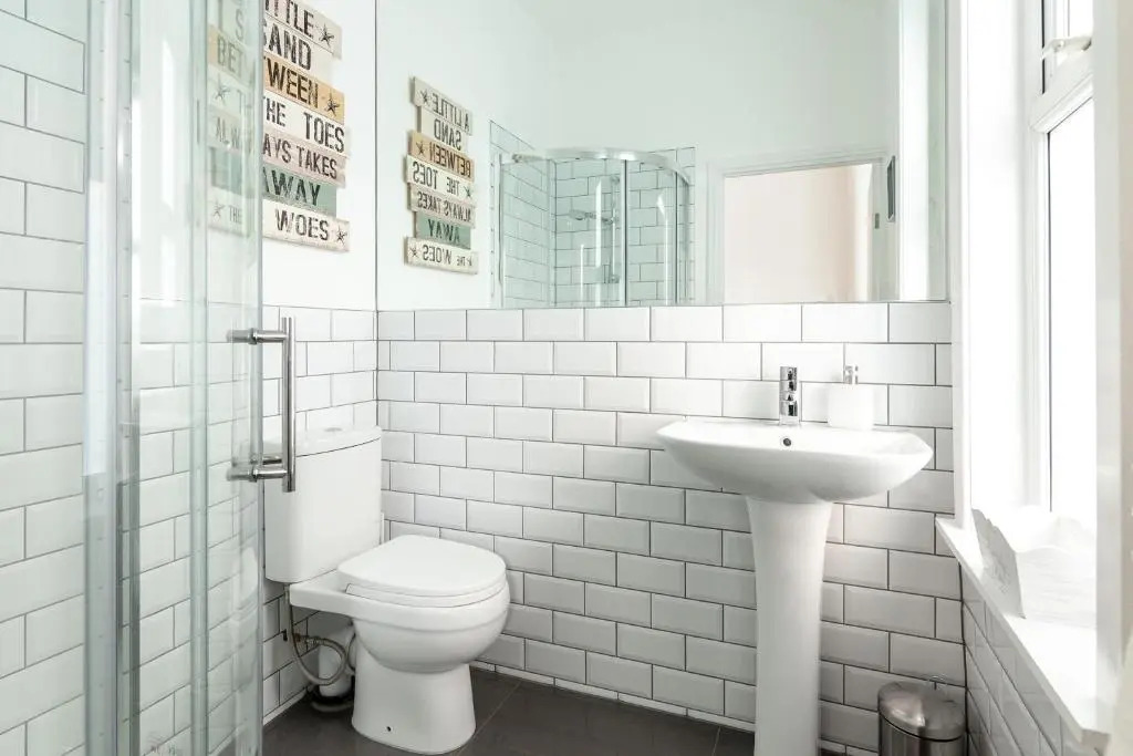 Park House - Large 3 Bedroom Victorian House, 10 Mins from Manchester