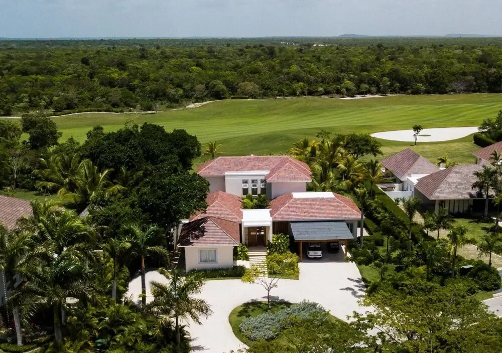 Cozy 5-bedroom Villa With Beaituful Views of La Cana Golf Course