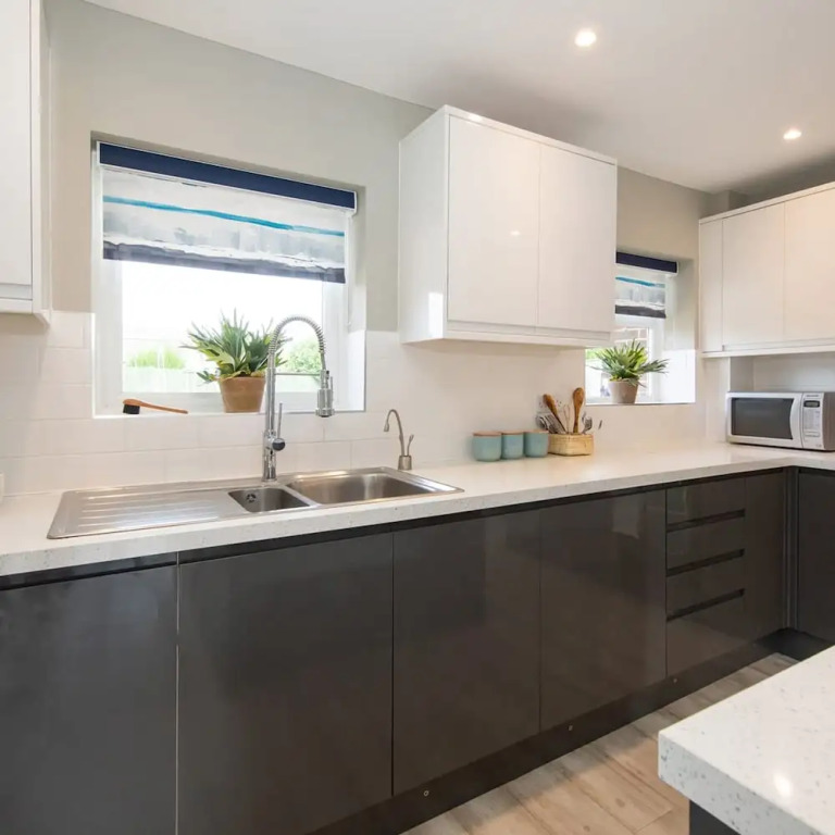 Bosham 3 BR Beach House With Garden Playhouse