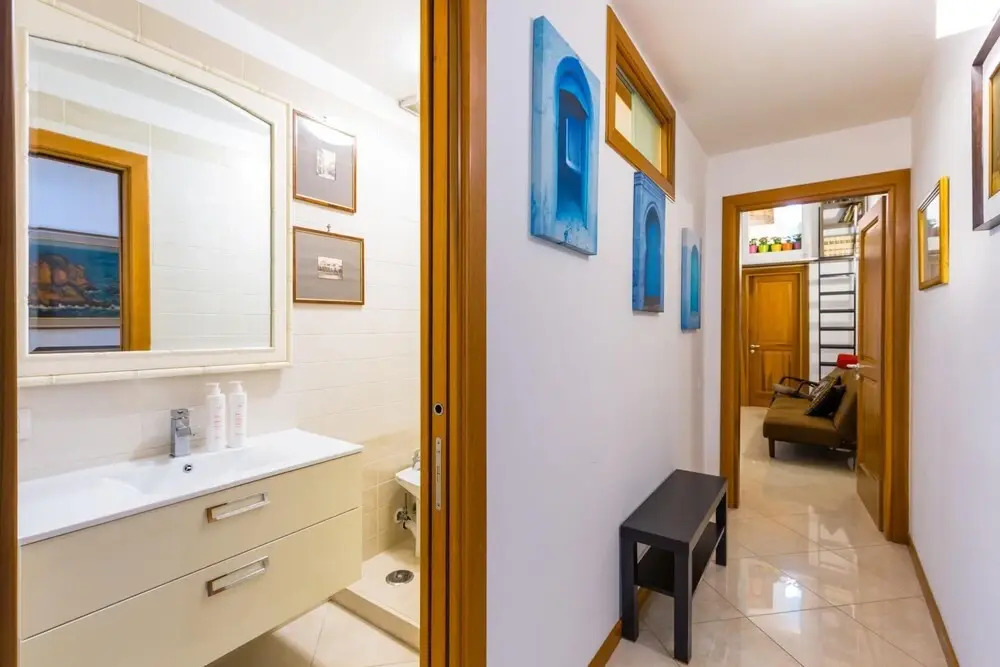 Modern Apartment Next to Piazza Dante