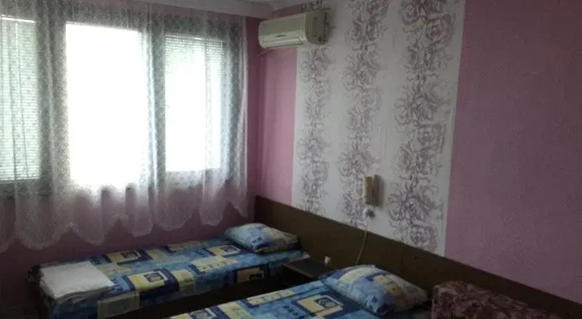 Yanis Guest House