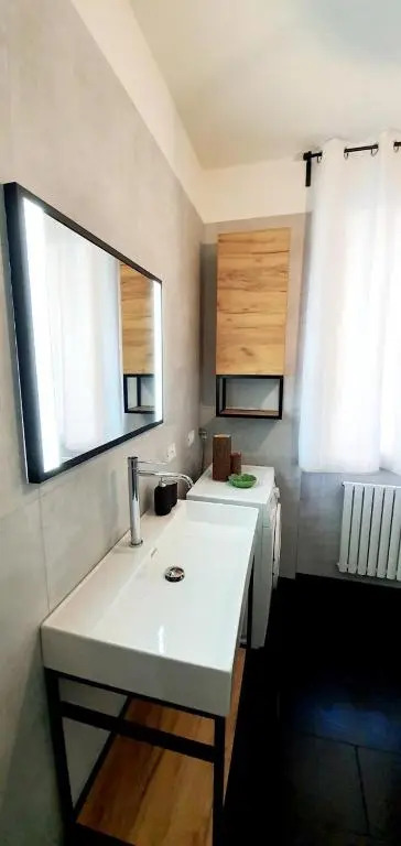 MANTEGNA BOUTIQUE APARTMENT, 75mq, 100mt from the lake, free parking