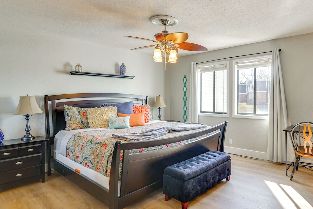 Charming Condo w/ Pool Access in Osage Beach!