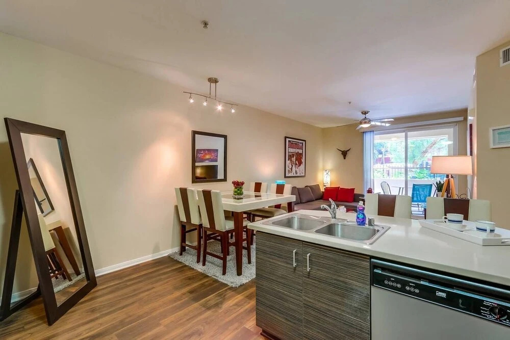 Disney's Gorgeous 1BR/1Bath with Free Parking! (R1)
