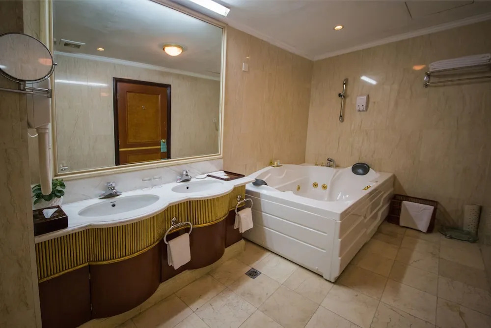 Qingdao Great Tang Harvest Hotel