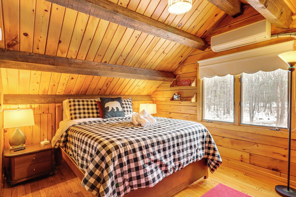 Hike + Ski: Log Cabin in East Stroudsburg!