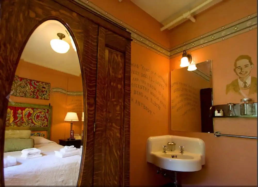 McMenamins Hotel Oregon