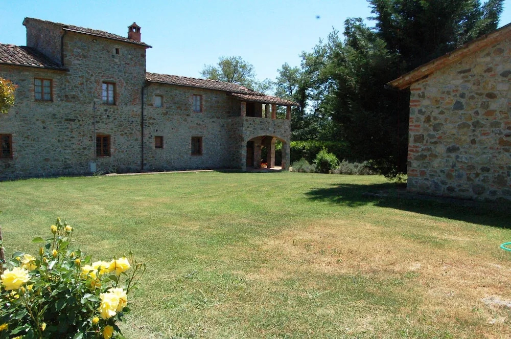 Three-room Apartment on the Outskirts of Chianti