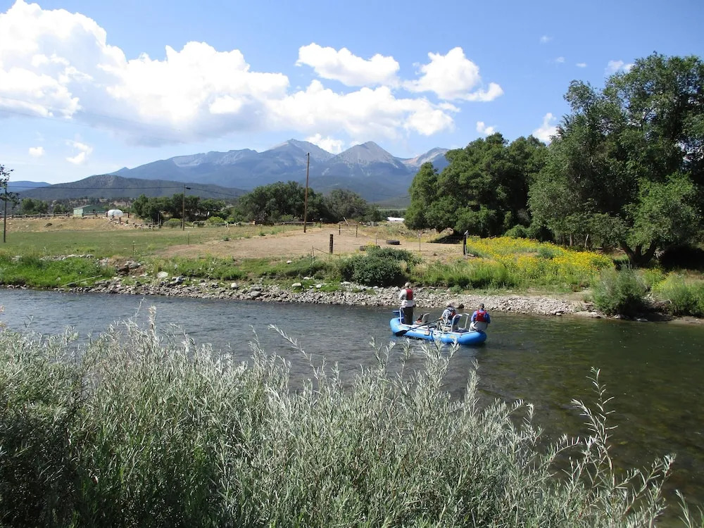 River Lover's 3 Bedroom Holiday Home By Pinon Vacation Rent.
