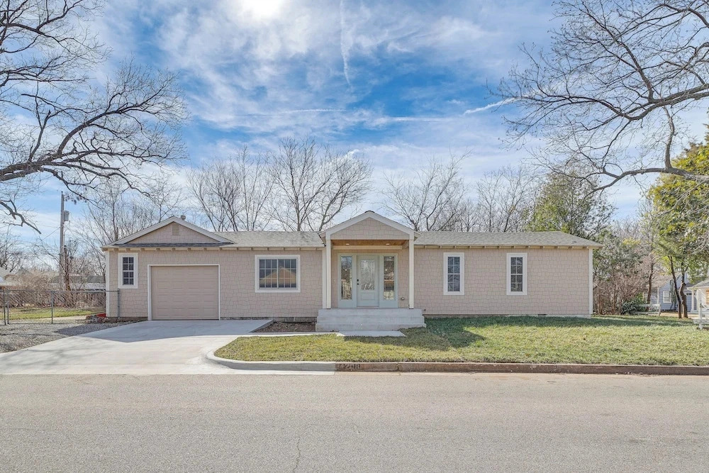 1 Mi to Campus: Modern Tulsa Home w/ Private Yard