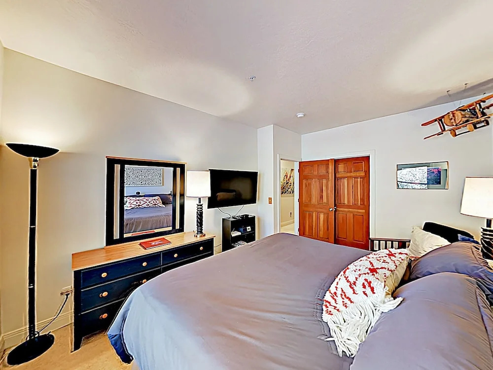 Alpine Haven W/ Private Hot Tub: Near Resorts 3 Bedroom Townhouse