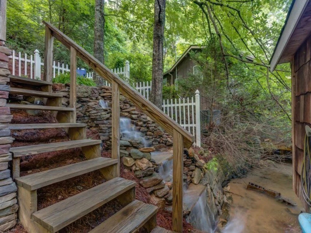 Cottage In The Cove
