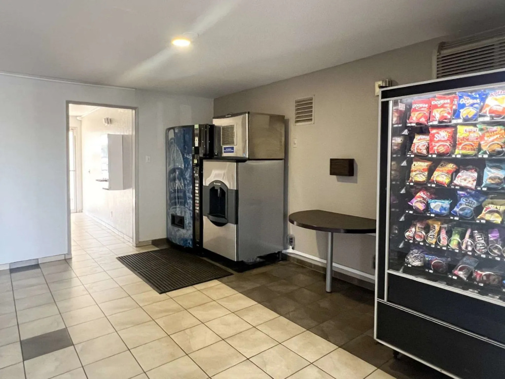 Motel 6-Tulare, CA