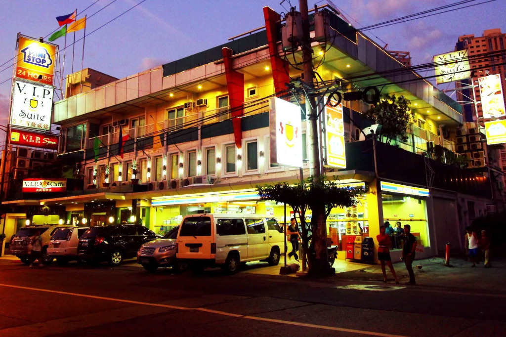 Townhouse OAK Makati Manila Near PNR Pasay Evangelista formerly VIP Suites