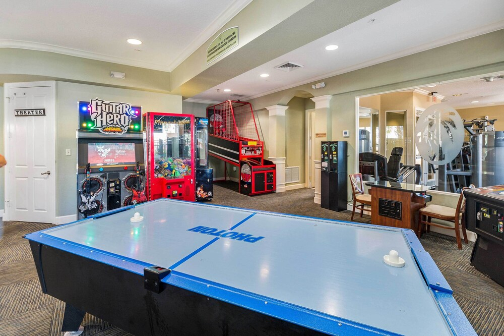 Resort Condo in Kissimmee ~ 3 Mi to Disney!