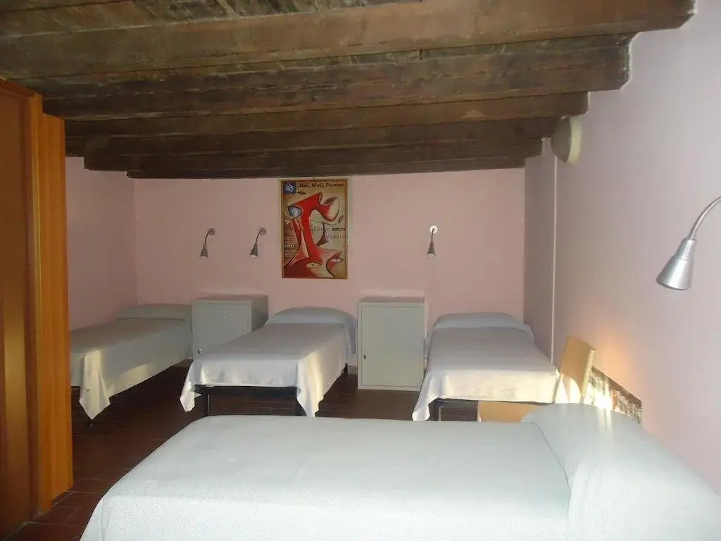Protezione della Giovane - female hostel