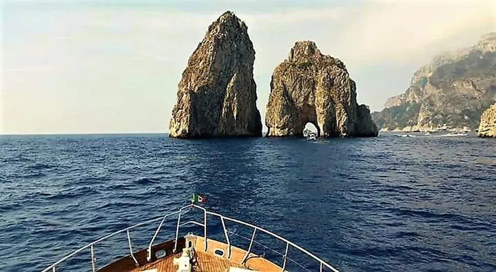 Yacht Akhir Cruise - Amazing Boat At Salerno'S Port With 3 Bedrooms An