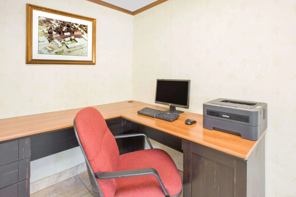 Days Inn and Suites by Wyndham Port Huron