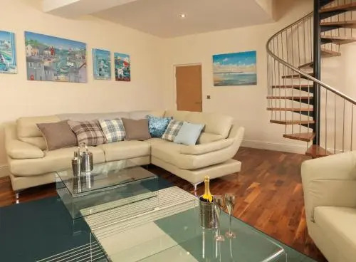 Courtyard Mews, 3 Rodley Hall, Leeds