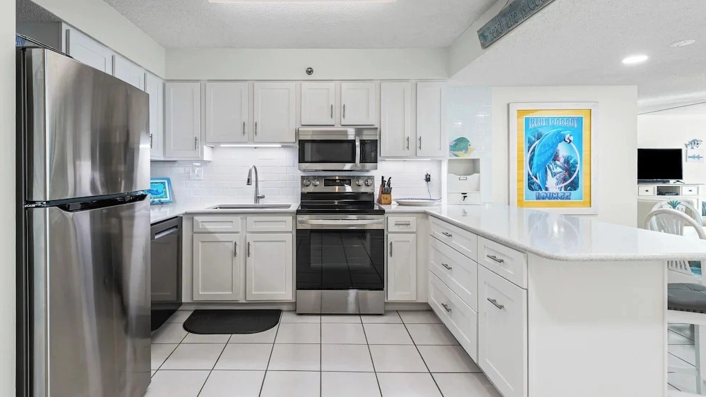 12th-floor Gulf Views w/ Private Beach + Free Tickets: Dolphin Cruise & More