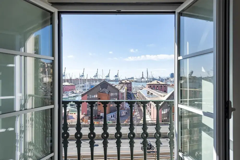 Sea View Apartment Next To Acquarium