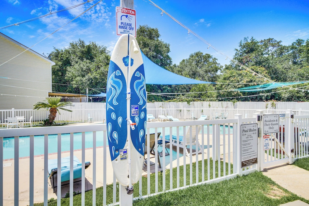 Stroll to Beach! 3BR Gulfport Escape, Pool Access