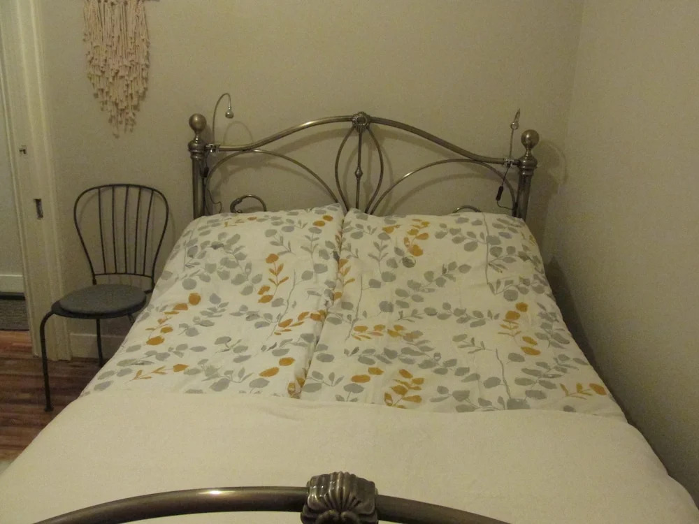 The Quiet & Cosy Fulham Reach Crib
