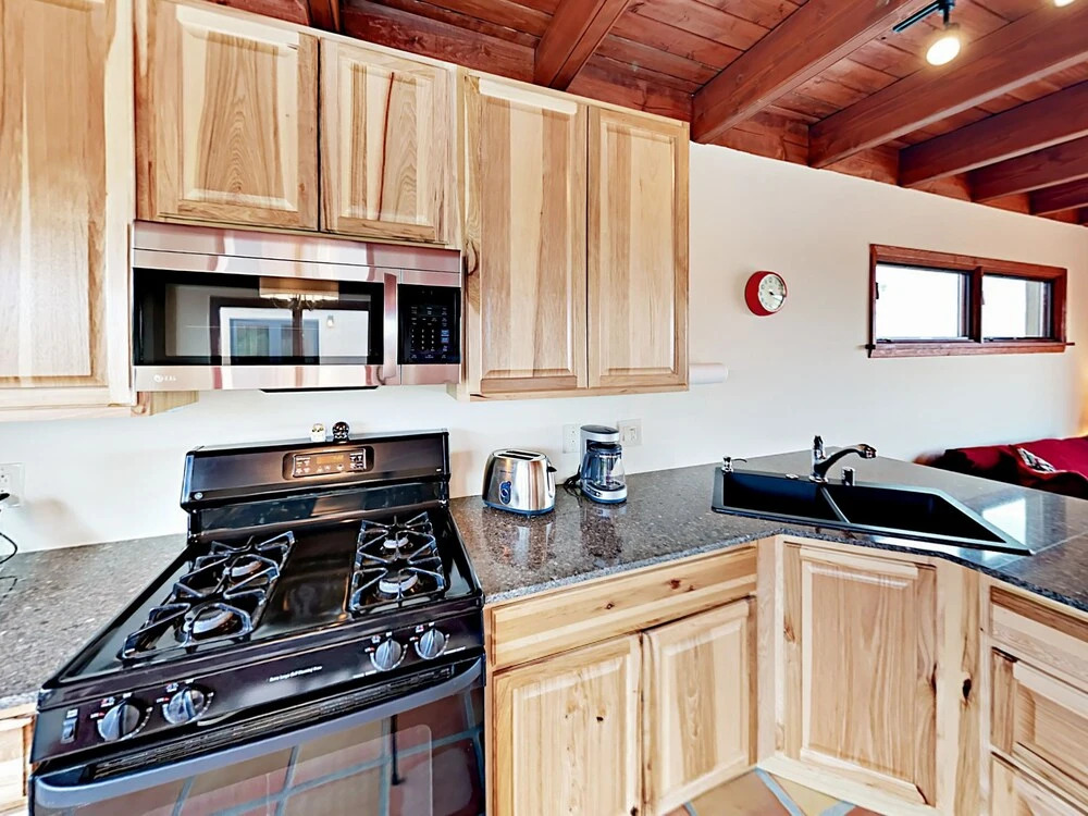 Secluded Oasis House 2 Bedrooms 1 Bathroom Home
