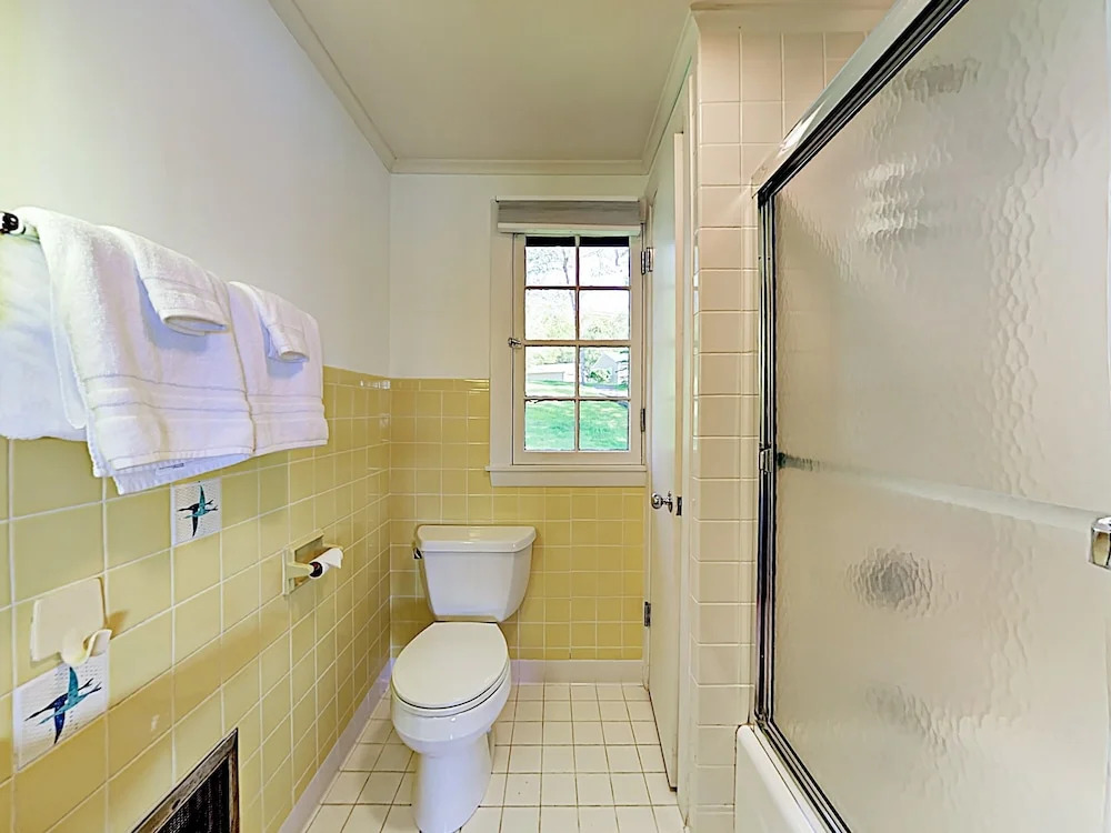 New Listing! Charming W/ Dock & Bay Views 2 Bedroom Cottage